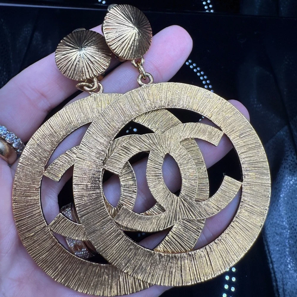 LOT 1690 24K gold plated CHANEL vintage sunburst Rihanna’s clip on earrings